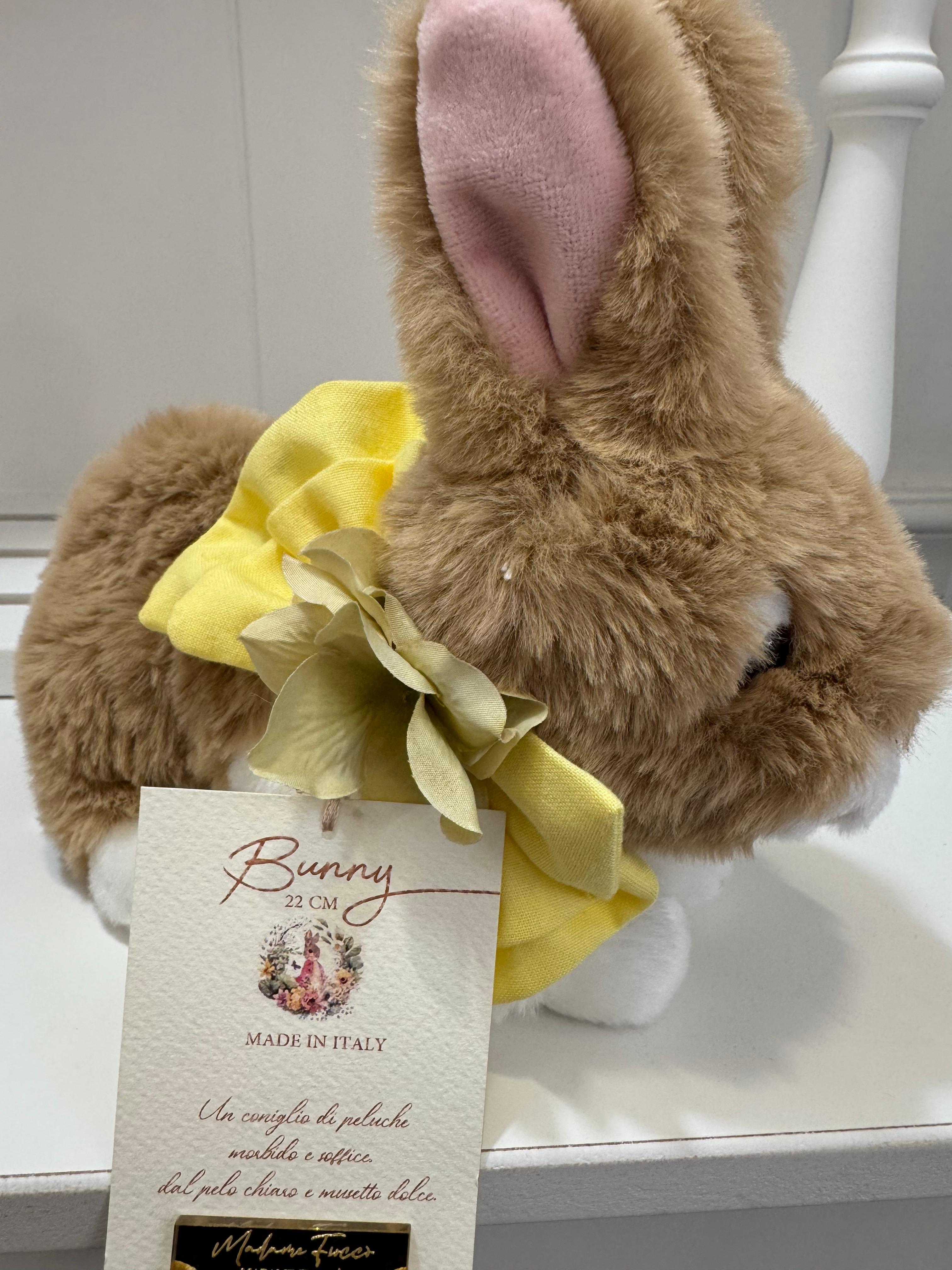 Coniglio in peluche con fiocco in tessuto - 2 varianti - H20x24 cm - Madame Fiocco